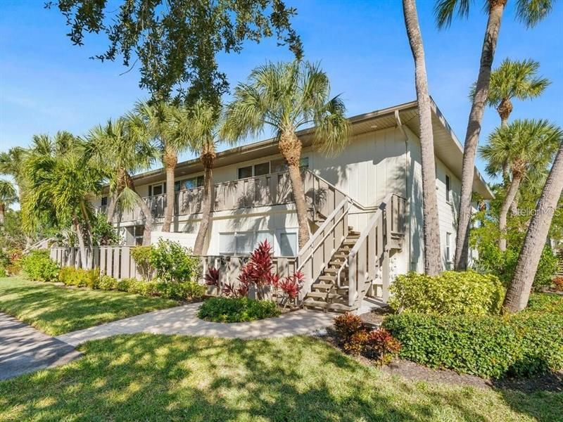 Recently Sold: $689,000 (2 beds, 2 baths, 1377 Square Feet)