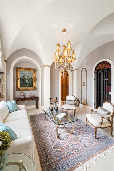 Recently Sold: $2,250,000 (5 beds, 6 baths, 6700 Square Feet)