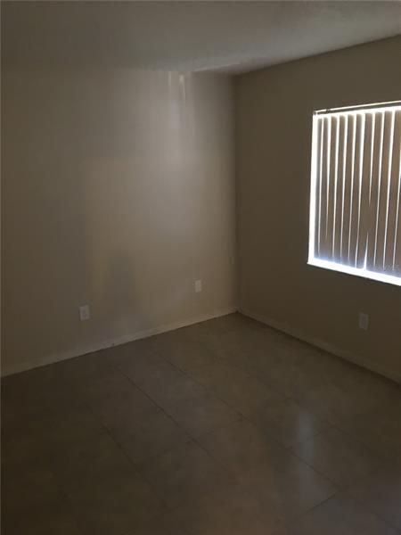 Recently Rented: $1,050 (2 beds, 1 baths, 900 Square Feet)