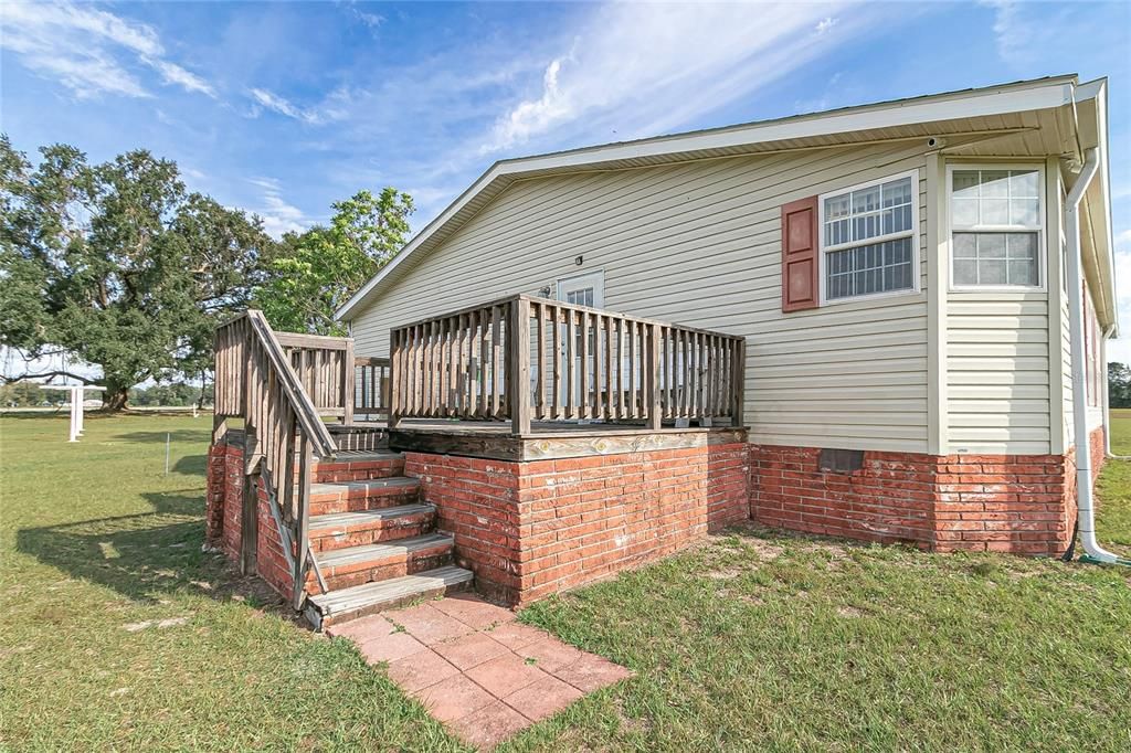 Recently Sold: $360,000 (3 beds, 2 baths, 2084 Square Feet)