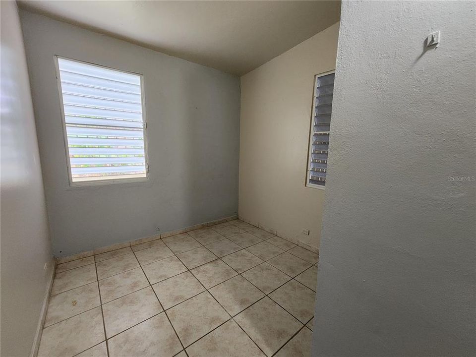 Vendido Recientemente: $95,000 (3 camas, 1 baños, 1000 Pies cuadrados)