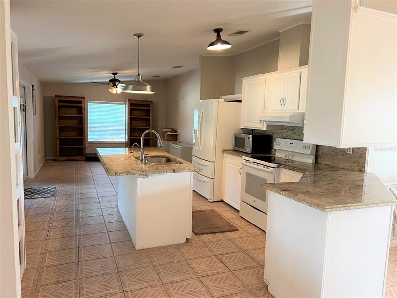 Recently Sold: $227,000 (3 beds, 2 baths, 1512 Square Feet)