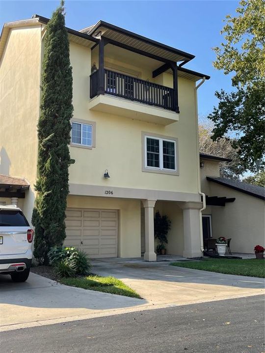 Vendido Recientemente: $380,000 (2 camas, 3 baños, 2582 Pies cuadrados)