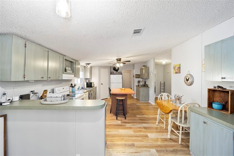 Recently Sold: $299,000 (3 beds, 2 baths, 1836 Square Feet)