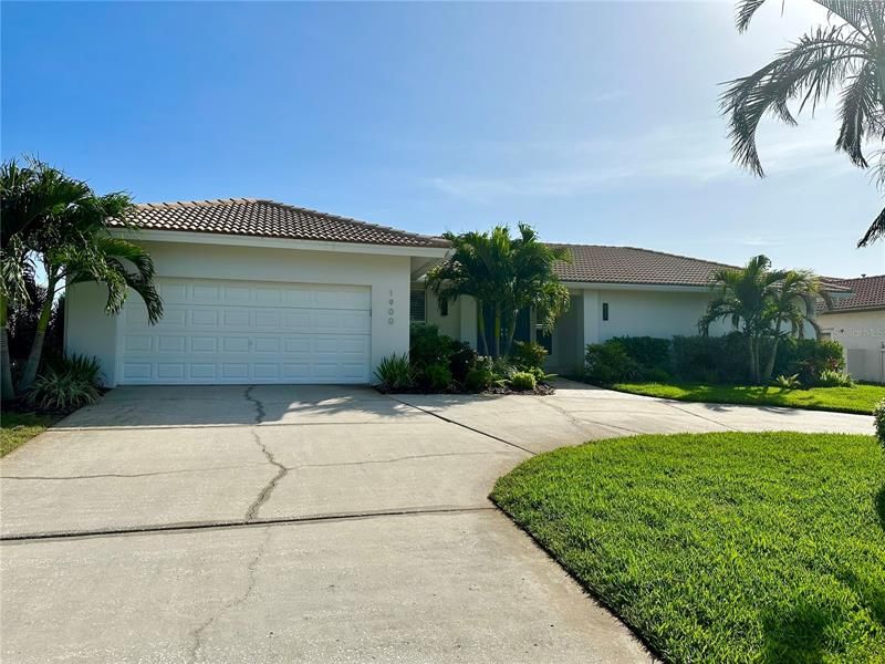 Recently Sold: $1,425,000 (4 beds, 3 baths, 2449 Square Feet)