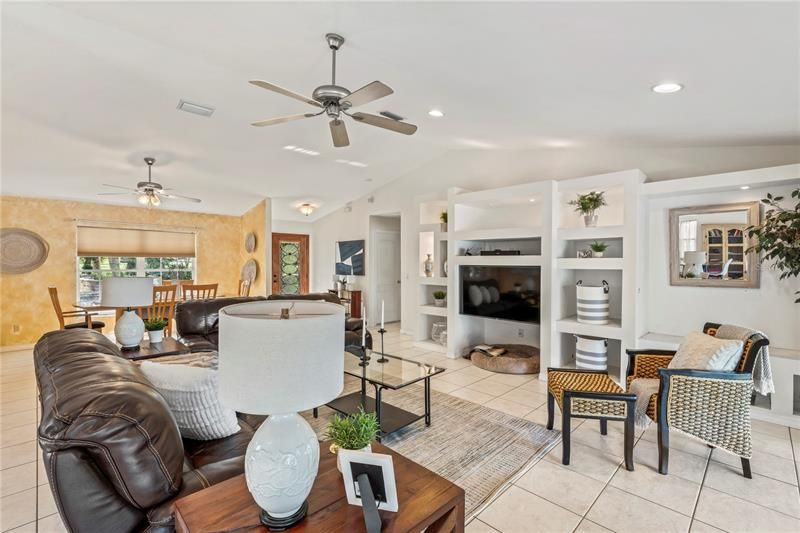 Recently Sold: $899,900 (2 beds, 2 baths, 1736 Square Feet)