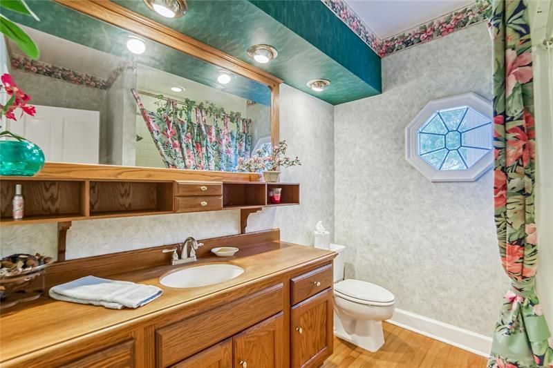 最近售出: $1,199,000 (4 贝兹, 3 浴室, 3857 平方英尺)