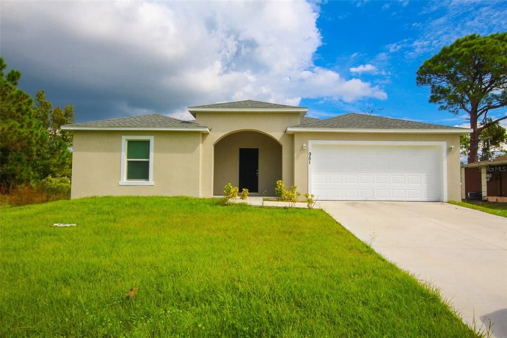 Recently Rented: $1,899 (4 beds, 2 baths, 1710 Square Feet)