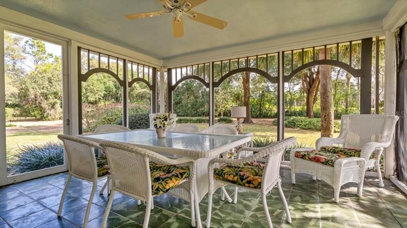 Vendido Recientemente: $1,995,000 (6 camas, 7 baños, 6250 Pies cuadrados)