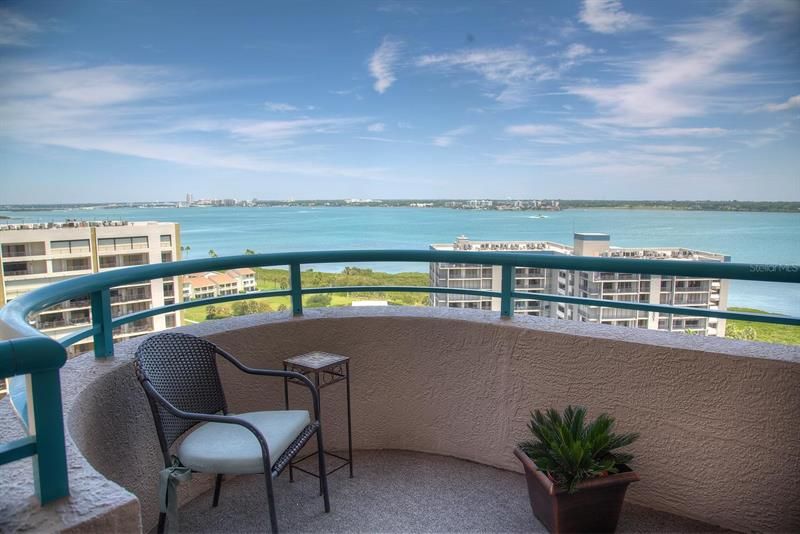 Recently Sold: $1,150,000 (2 beds, 2 baths, 1579 Square Feet)
