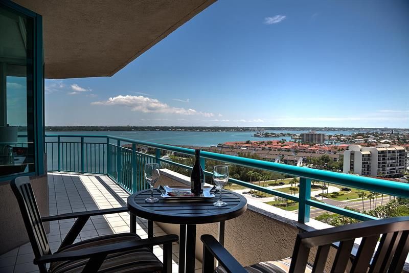 Recently Sold: $1,150,000 (2 beds, 2 baths, 1579 Square Feet)
