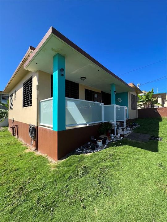 Recently Sold: $275,000 (2 beds, 1 baths, 977 Square Feet)