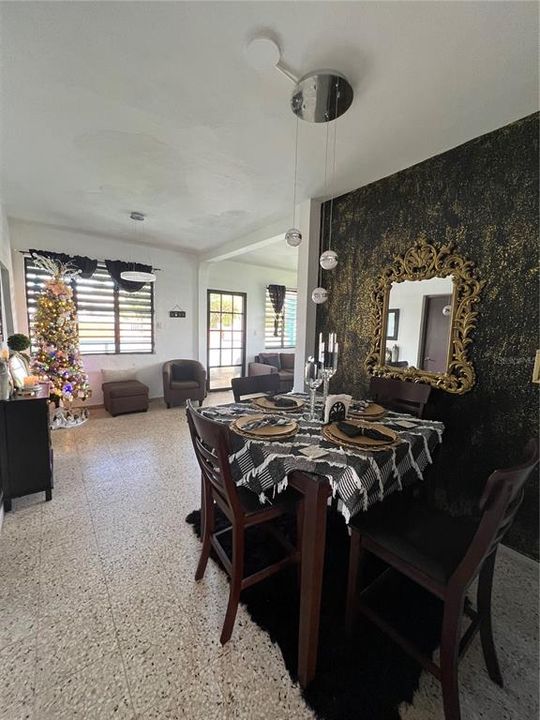 Vendido Recientemente: $275,000 (2 camas, 1 baños, 977 Pies cuadrados)