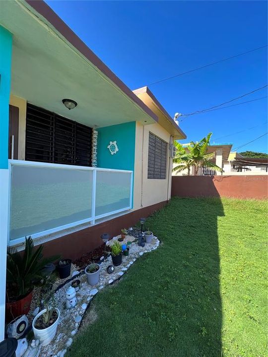 Recently Sold: $275,000 (2 beds, 1 baths, 977 Square Feet)