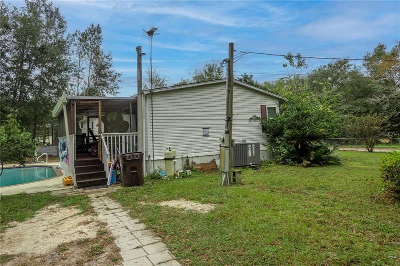 Recently Sold: $160,000 (3 beds, 2 baths, 1329 Square Feet)