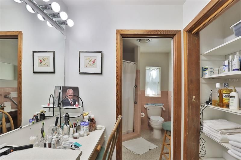 最近售出: $599,900 (3 贝兹, 3 浴室, 2961 平方英尺)