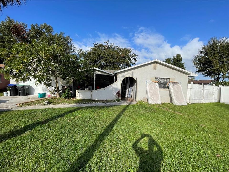 Active With Contract: $193,000 (3 beds, 2 baths, 1338 Square Feet)