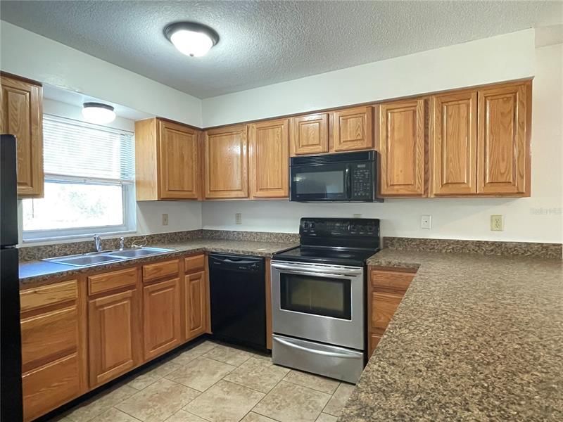 Recently Rented: $1,375 (2 beds, 1 baths, 1044 Square Feet)