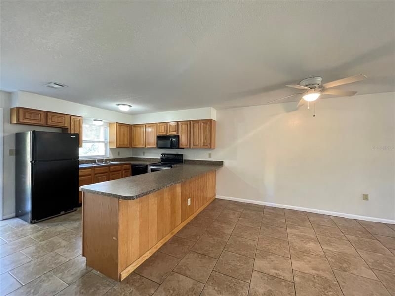 Recently Rented: $1,375 (2 beds, 1 baths, 1044 Square Feet)