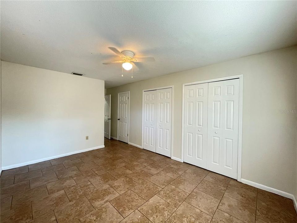 Recently Rented: $1,375 (2 beds, 1 baths, 1044 Square Feet)