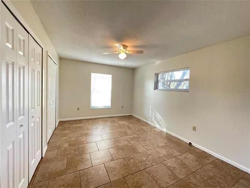 Recently Rented: $1,375 (2 beds, 1 baths, 1044 Square Feet)