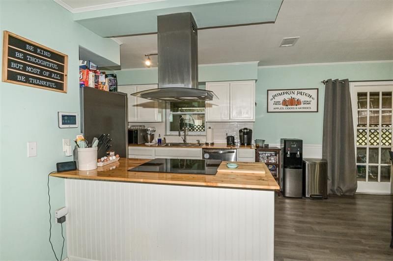 Cooktop Island with Breakfast Bar