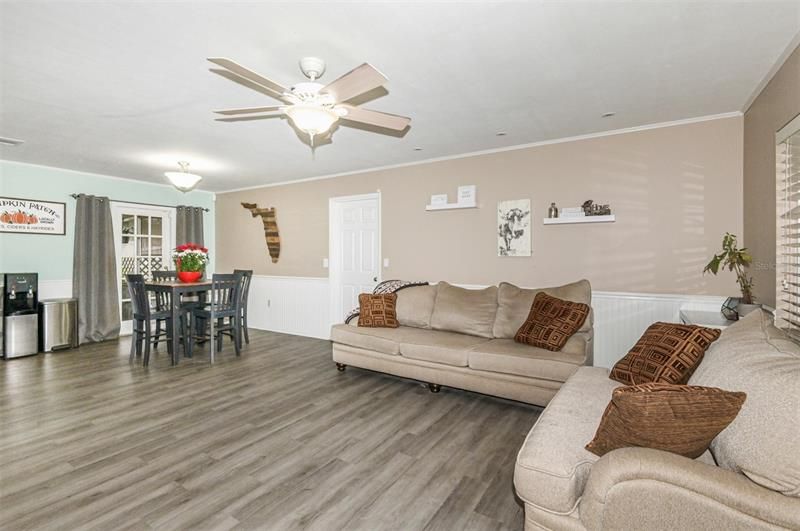 Open Floor Plan w/ Living/Dining Room Combo