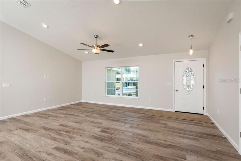Recently Sold: $330,000 (3 beds, 2 baths, 1408 Square Feet)