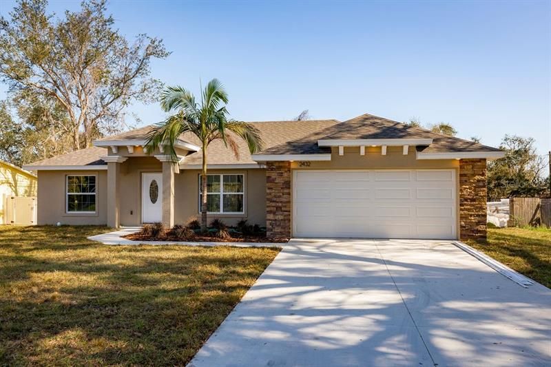 Recently Sold: $330,000 (3 beds, 2 baths, 1408 Square Feet)