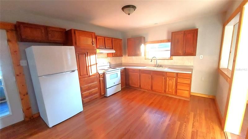 Recently Sold: $199,900 (2 beds, 1 baths, 1040 Square Feet)