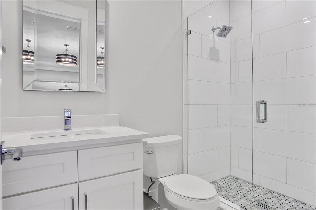 出租: $30,000 (3 贝兹, 3 浴室, 2230 平方英尺)