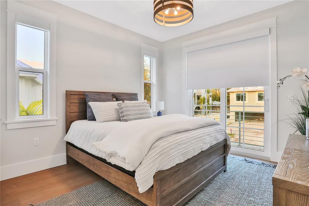 出租: $30,000 (3 贝兹, 3 浴室, 2230 平方英尺)