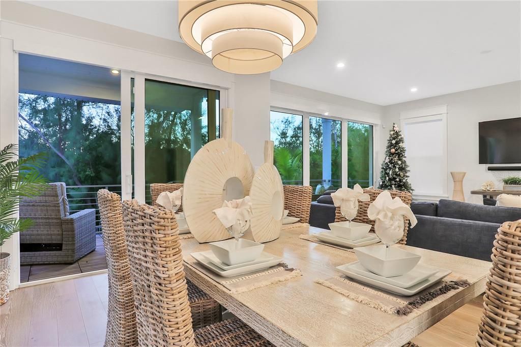 出租: $30,000 (3 贝兹, 3 浴室, 2230 平方英尺)