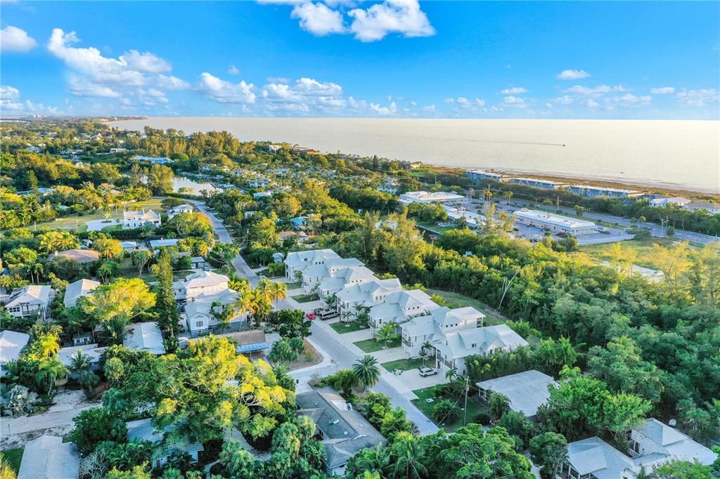 出租: $30,000 (3 贝兹, 3 浴室, 2230 平方英尺)