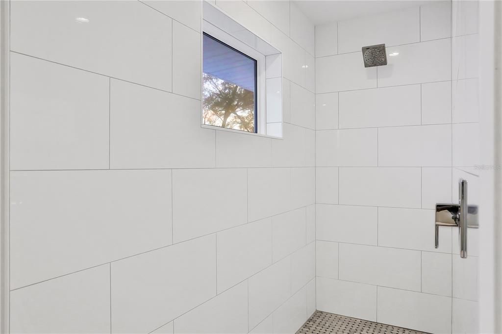 出租: $30,000 (3 贝兹, 3 浴室, 2230 平方英尺)