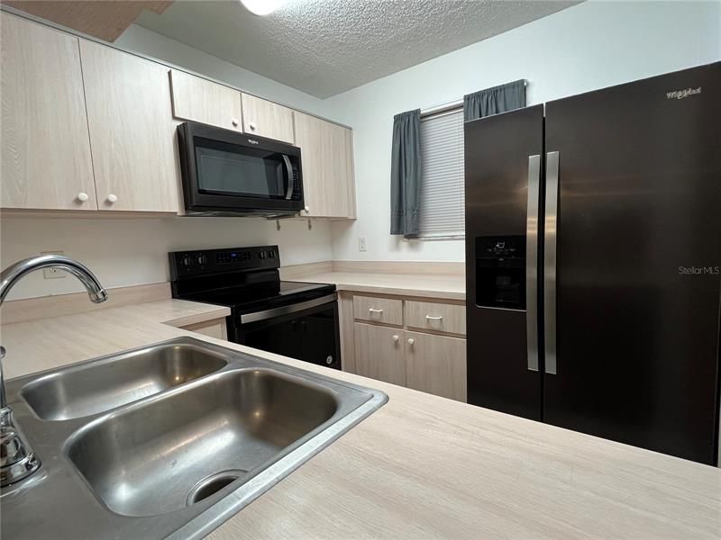 Recently Rented: $1,550 (2 beds, 2 baths, 864 Square Feet)