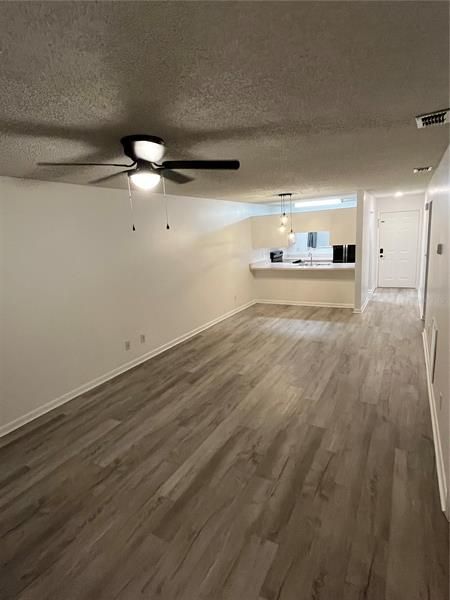 Recently Rented: $1,550 (2 beds, 2 baths, 864 Square Feet)