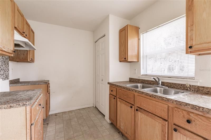 Recently Sold: $179,000 (2 beds, 1 baths, 1008 Square Feet)