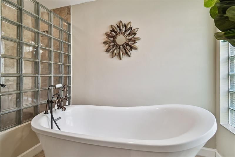 Garden tub in Master BEdroom