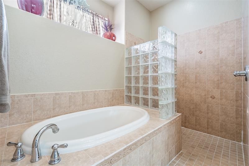 Недавно продано: $625,000 (3 спален, 2 ванн, 2312 Квадратных фут)