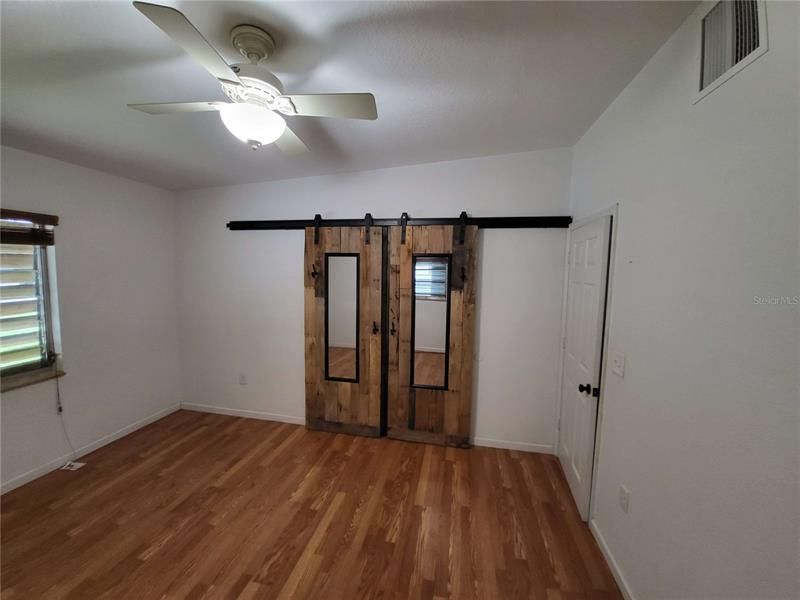 Recently Sold: $295,000 (2 beds, 1 baths, 1122 Square Feet)