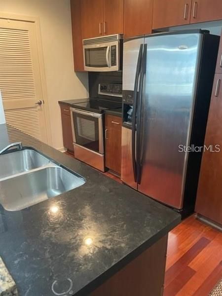 Recently Sold: $255,000 (1 beds, 1 baths, 715 Square Feet)