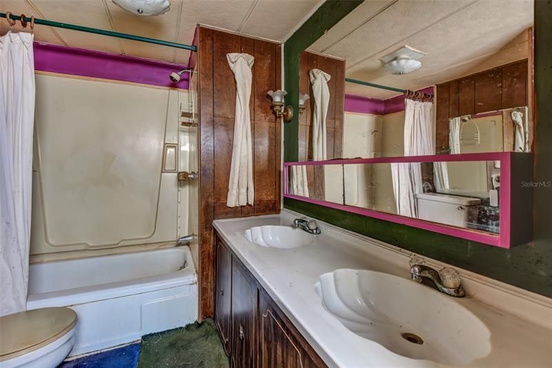 最近售出: $64,900 (2 贝兹, 1 浴室, 792 平方英尺)