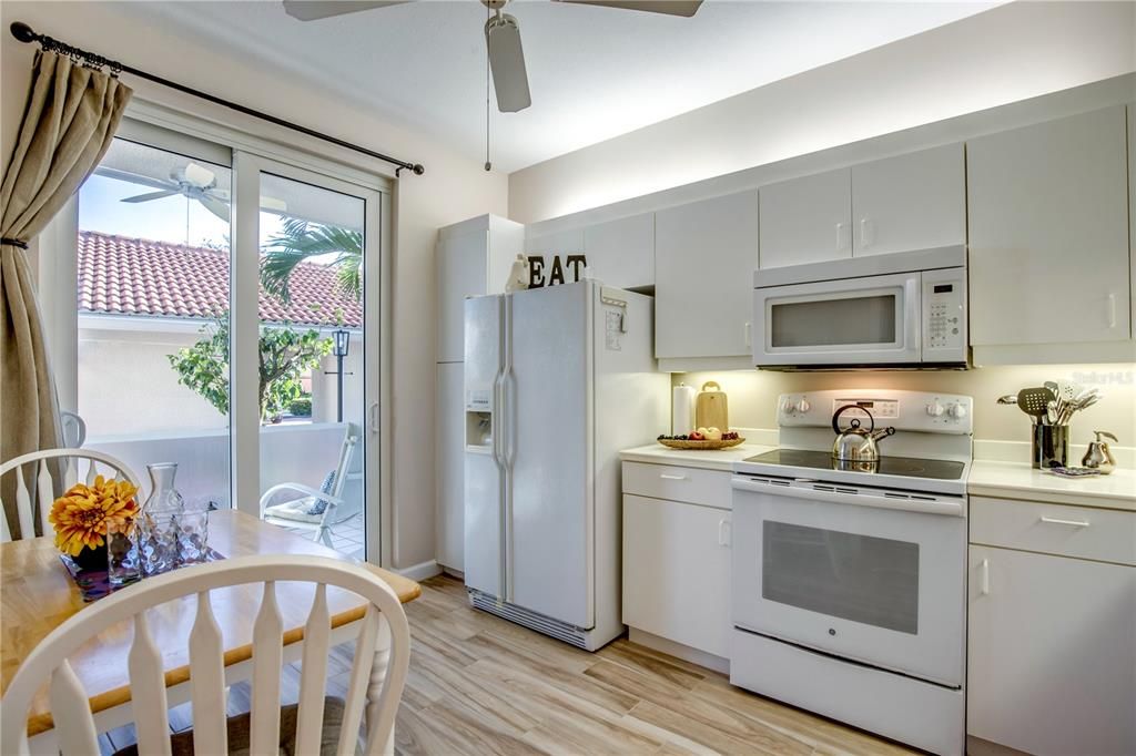 Breakfast Nook w/Slider to Front Lanai