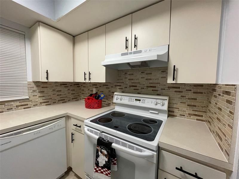 Recently Rented: $1,095 (1 beds, 1 baths, 630 Square Feet)