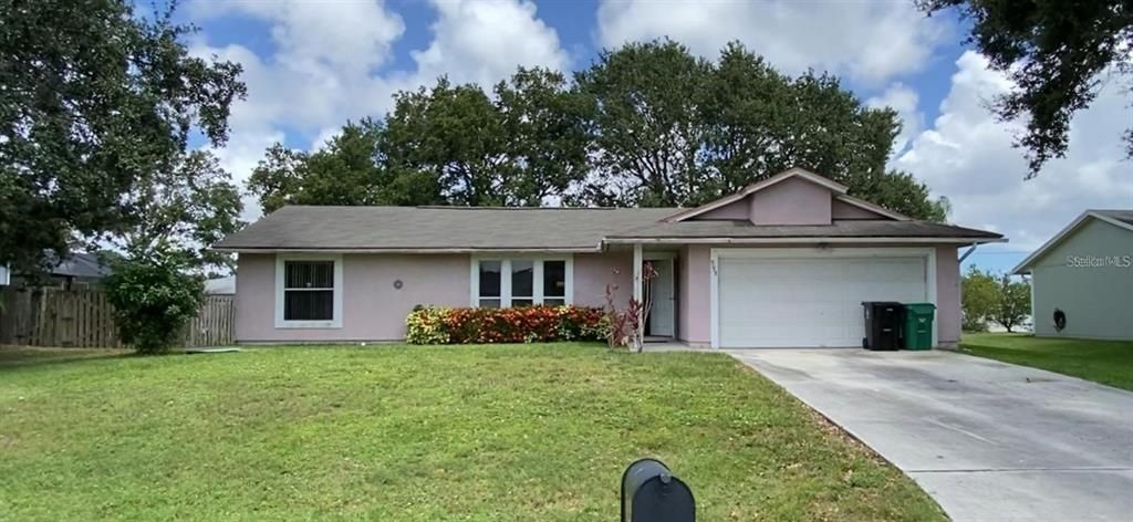 Recently Sold: $307,990 (3 beds, 2 baths, 1128 Square Feet)