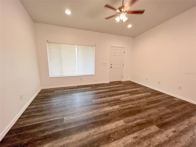 Recently Rented: $1,600 (3 beds, 2 baths, 1305 Square Feet)