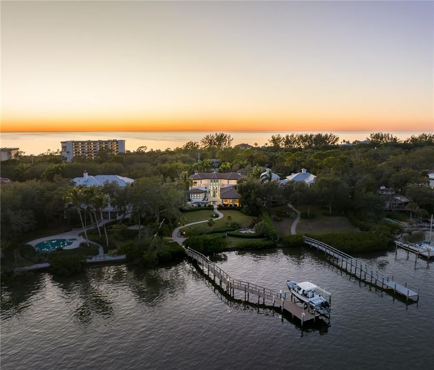 Recently Sold: $6,950,000 (4 beds, 4 baths, 5991 Square Feet)