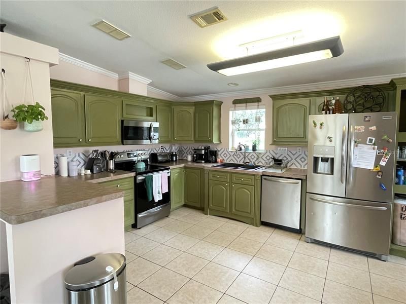 Stainless steel appliances stay