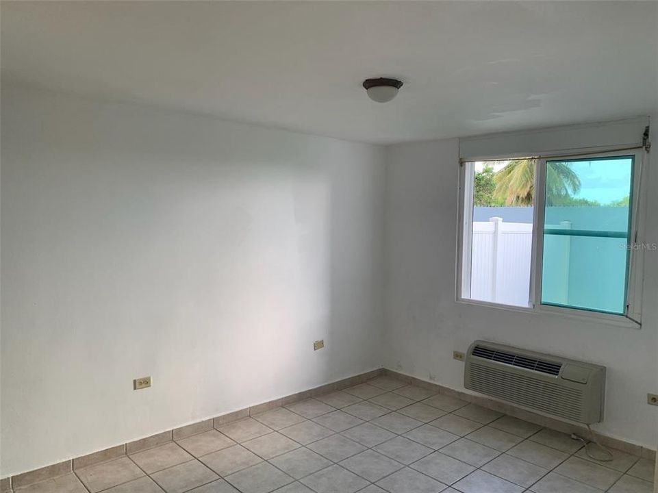 Vendido Recientemente: $150,000 (3 camas, 2 baños, 1303 Pies cuadrados)